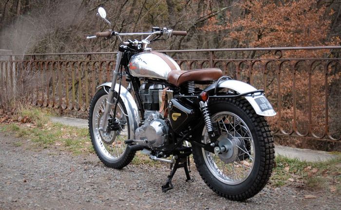 Royal Enfield Classic 500 custom scrambler dari BAAK Motorcycles