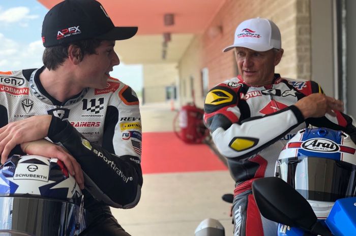 Kevin Schwantz (kanan) dan Joe Roberts (kiri)