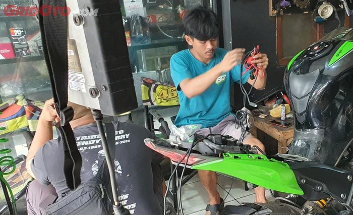 Proses remap ECU di KLR Racing, sementara baru bisa motor besutan Kawasaki 