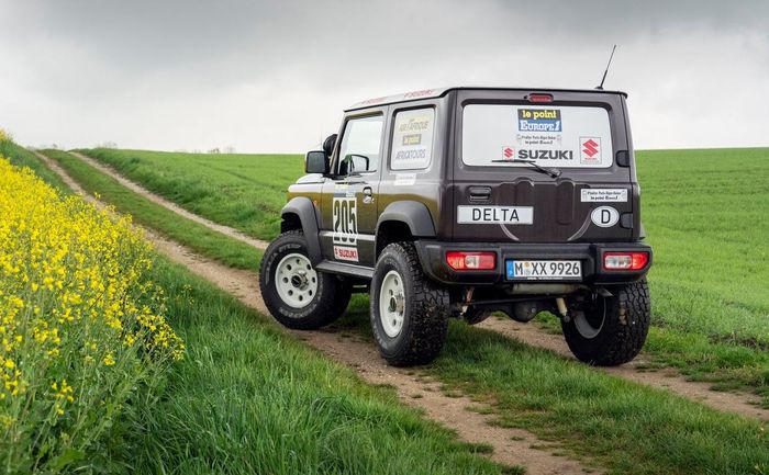 Tampilan belakang modifikasi Suzuki Jimny 2019 bergaya Rally Paris-Dakar