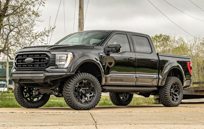 Ford F-150 Black Ops didukung kaki-kaki mumpuni