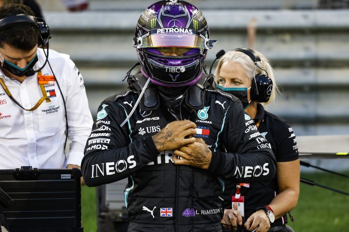 Lewis Hamilton terus menjadi pembalap tim Mercedes untuk musim balap F1 2021