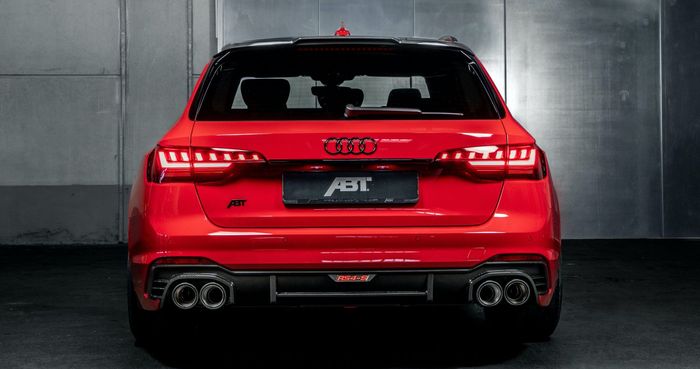 Tampilan belakang Audi RS4-S hasil garapan ABT