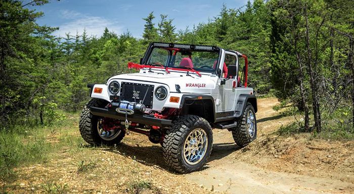 Modifikasi Jeep Wrangler hasil garapan anak sekolahan