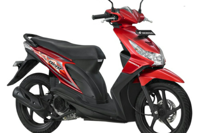 Honda BeAT karburator yang lahir pada tahun 2013, ternyata punya DNA moge pada bagian headlamp-nya