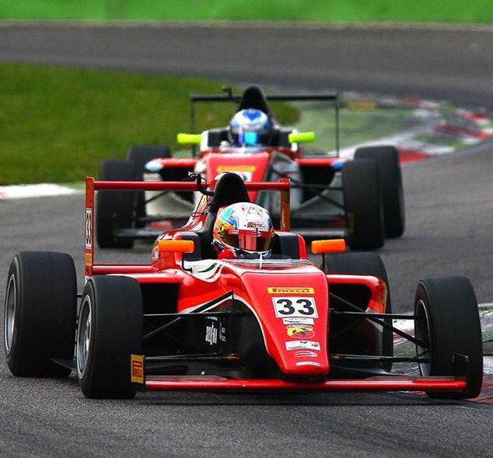 Guan Yu Zhou. Dari balap F4 dan F3, di tahun 2019 ini akan balapan di F2 dan menjadi bagian dari tim F1 Renault