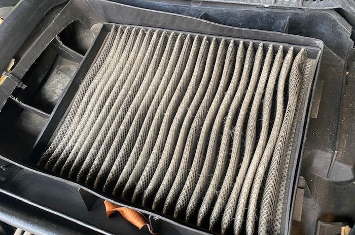 Filter AC yang sudah kotor bisa bikin AC mobil enggak dingin