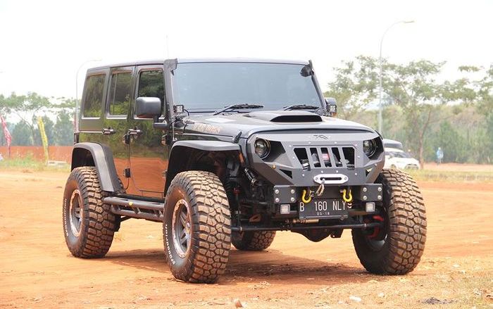 Modifikasi Jeep Wrangler Sport dengan tampilan sangar