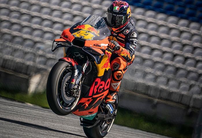 Pol Espargaro jadi pembalap MotoGP pertama yang latihan ngegas langsung naik motor MotoGP. Latihannya di sirkuit MotoGP pula di Red Bull Ring Austria