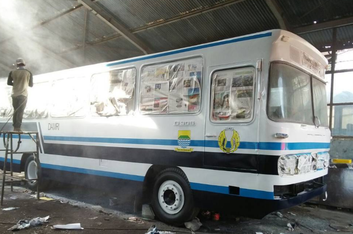 Bus DAMRI Mercedes Benz 036