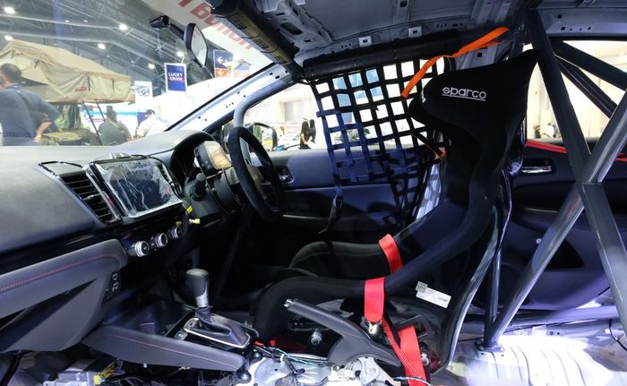 Tampilan interior Honda City Hatchback mobil balap