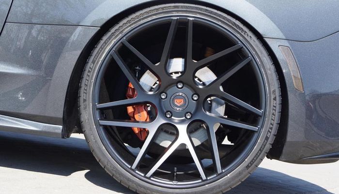 Camaro SS Fifty Edition pakai pelek lansiran Vossen 