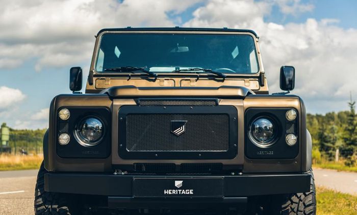 Restorasi Land Rover Defender dapat peremajaan di sektor bodi