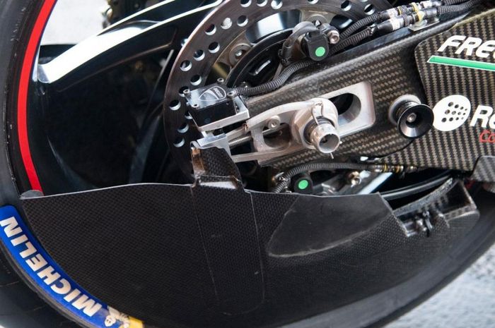 Spoiler atau cover disc brake di Ducati GP19 Michele Pirro