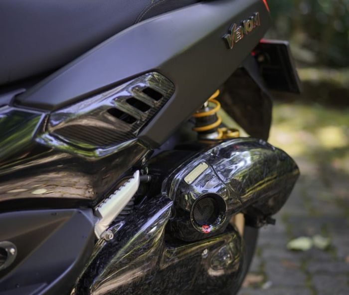 Warna bodi kece dipadu 2 motif karbon kevlar plus cover filter Veloscope 