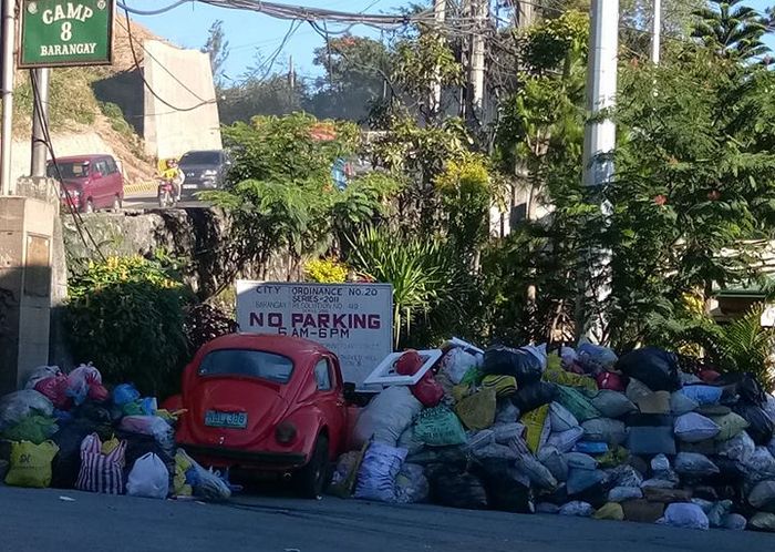 Mobil parkir sembarangan di Filipina