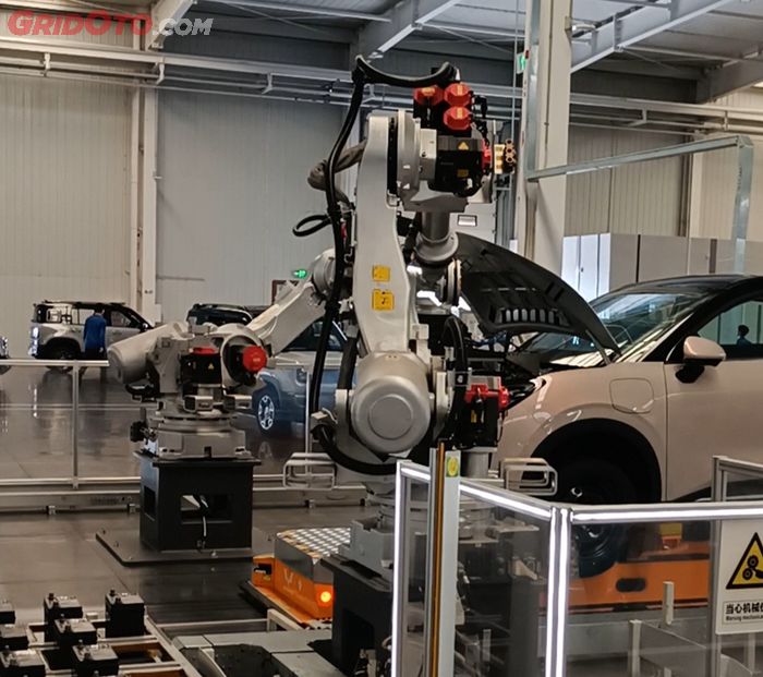 Perakitan mobil Wuling di China super canggih