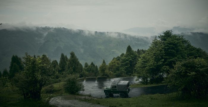 Jalanan pegunungan yang biasa dilewati mobil-mobil Land Rover
