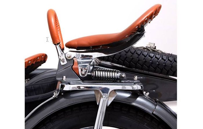 Gimana ya rasanya diboncengin pakai jok model jadul seperti ini?