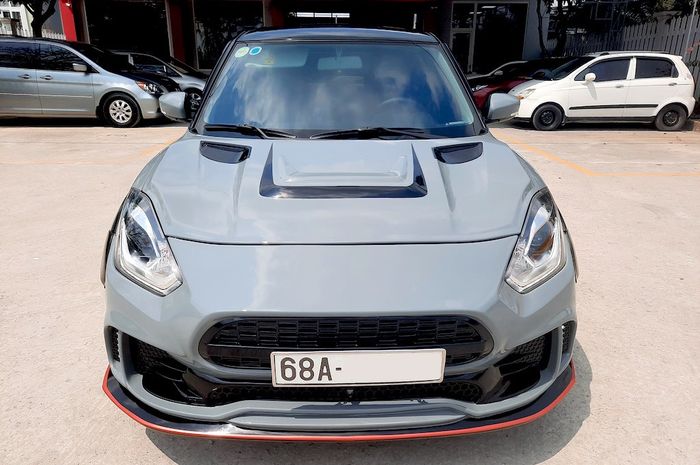Modifikasi Suzuki Swift sporty dan berotot yang datang dari Vietnam