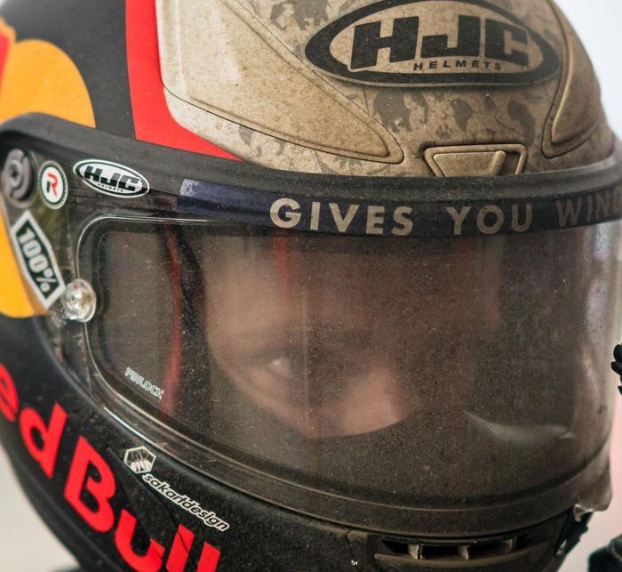 Brad Binder (Red Bull KTM) tampak kotor karena percikan tanah usai dipacu di Sirkuit Mandalika