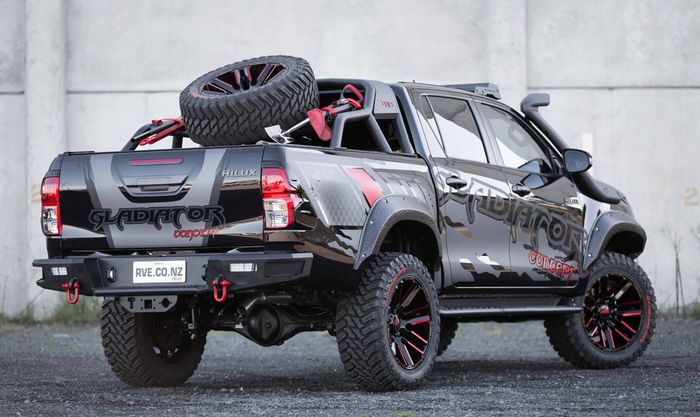 Tampilan belakang modifikasi Toyota Hilux Gladiator