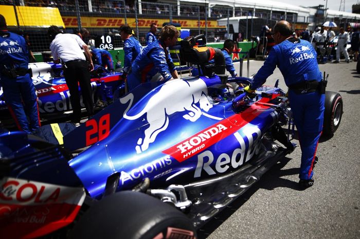 Setelah menyuplai mesin untuk tim Toro Rosso, Honda juga akan bekerja sama dengan tim Red Bull mulai tahun depan