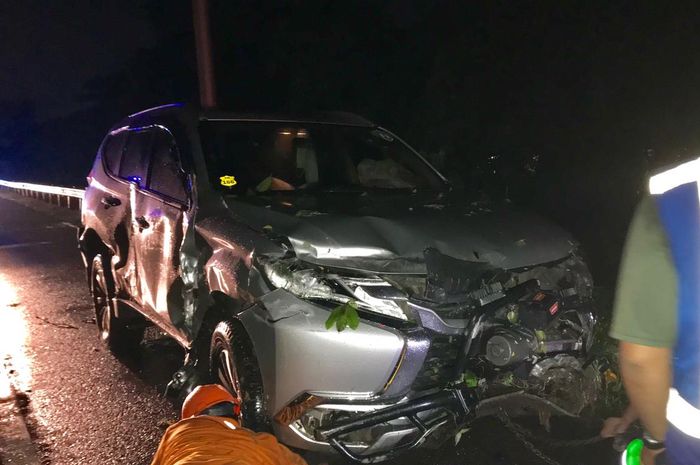 Ilustrasi Mitsubishi Pajero Sport setelah mengalami kecelakaan di Tol Jagorawi