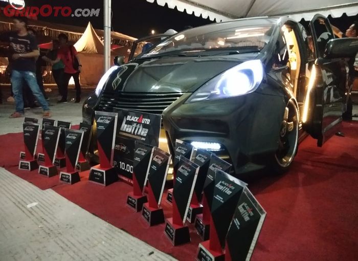 Modifikasi Honda Jazz yang jadi The Champ di Black Auto Battle Makassar