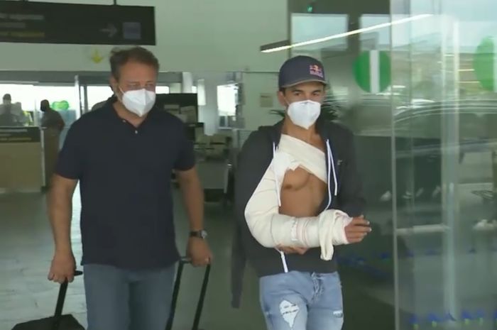 Marc Marquez tiba di Barcelona untuk menjalani operasi patah tulang humerus usai crash di MotoGP Spanyol 2020