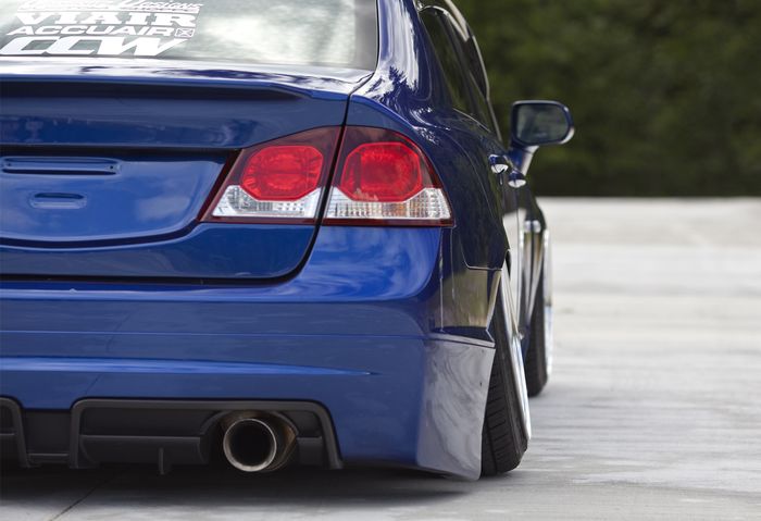 Bagian belakang Honda Civic FD diberi sentuhan camber