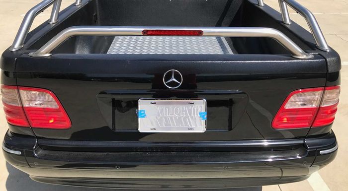 Tampilan bak belakang Mercedes-Benz E320 jadi pikap