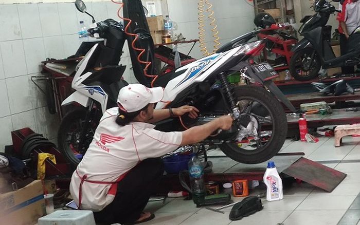 Servis Honda BeAT atau di bengkel resmi Honda, biayanya cuma segini.