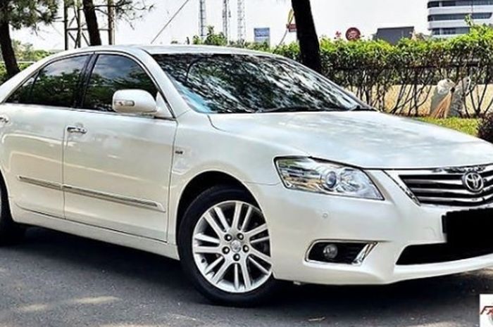 Kisaran harga Toyota Camry 2.4 V tahun 2010 seken.