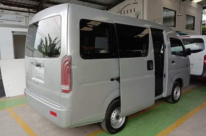 Suzuki New Carry Jadi Mobil MPV Pintu Geser Interornya 