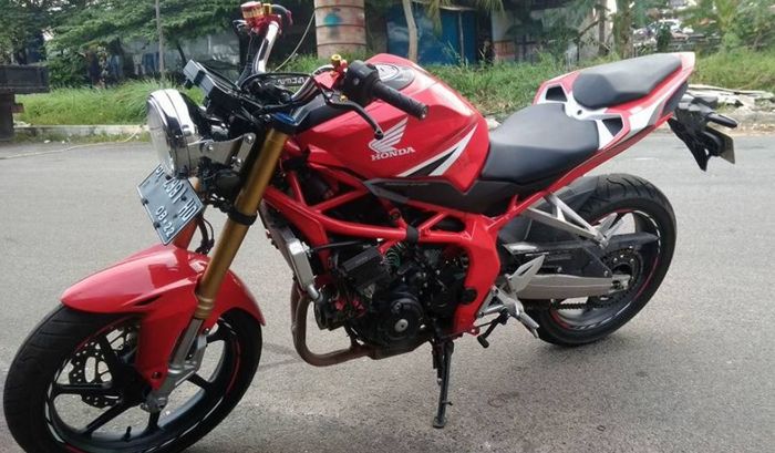 CBR250RR diubah stylenya jadi naked bike