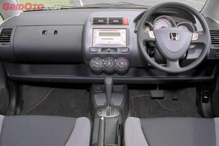 Interior Honda Jazz i-DSI 2004