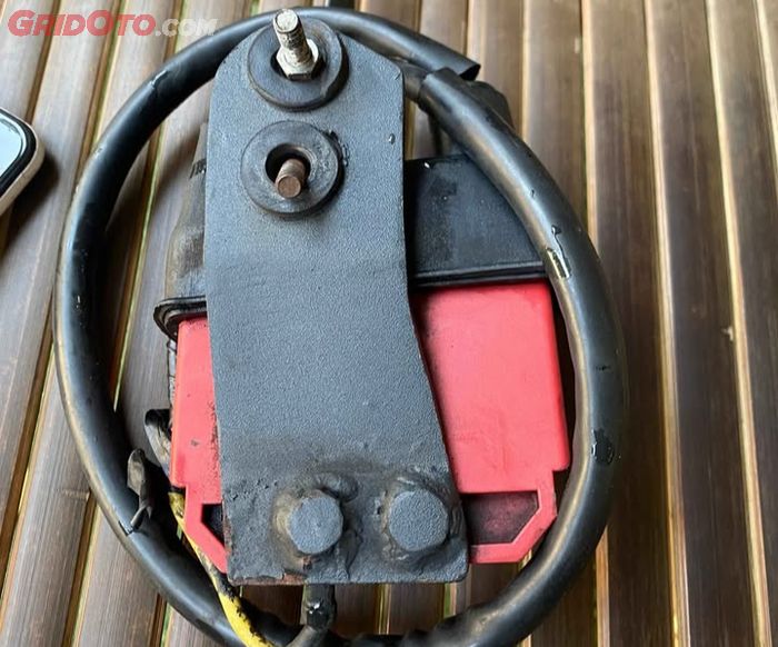 Koil pengapian atau koil ignition mobil yang sudah lemah