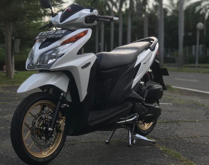 Honda Vario 125 elegan repaint bodi putih Alphard