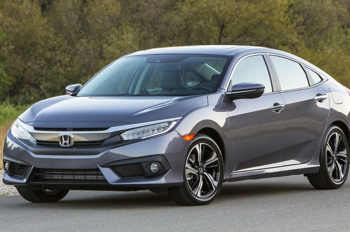 2017 Honda Civic Sedan tersedia dua pilihan mesin, bensin dan diesel untuk pasar India