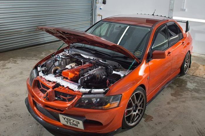 Modifikasi Mitsubishi Evo VII lansiran tahun 2001