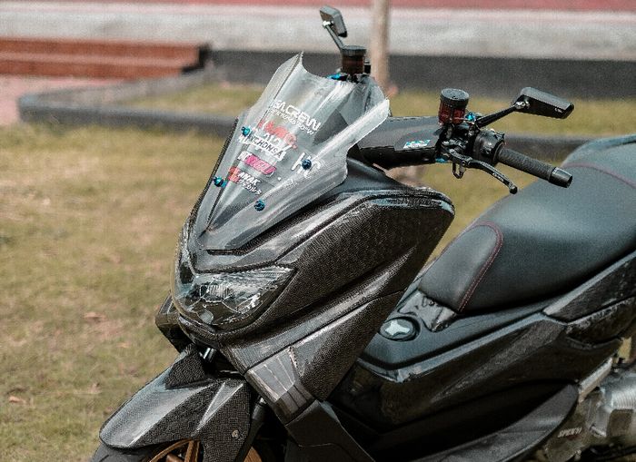 Yamaha NMAX berbodi full karbon kevlar