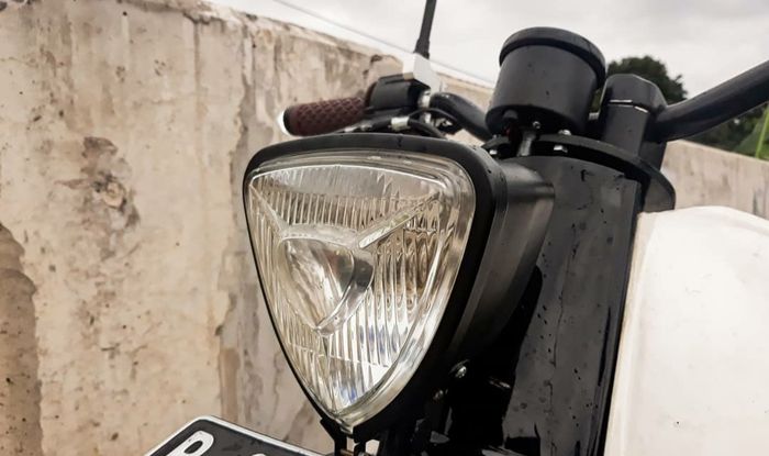 Headlamp motor custom aliran street cub di bengkel Central Classic Custom