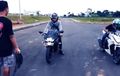 Jangan Ditiru, Ini Berat, Detik-Detik Honda CBR150R Mengalahkan GSX-R150