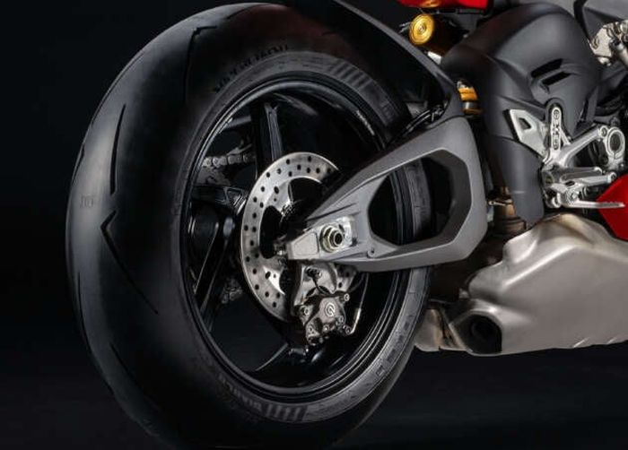 Swingarm dua sisi panigale terbaru memakai model dua sisi alias konvensional