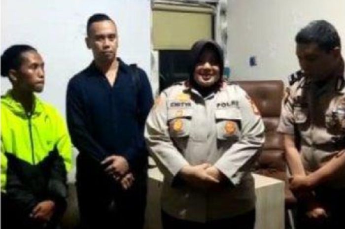 Polisi yang mengacungkan jari tengah ke pengawal ambulans di Tebet Jakarta Selatan dipertemukan di Polda Metro Jaya (20/1/2023) dan keduanya sepakat berdamai.