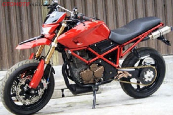 Yamaha Scorpio ala Ducati Hypermotard dari Semarang