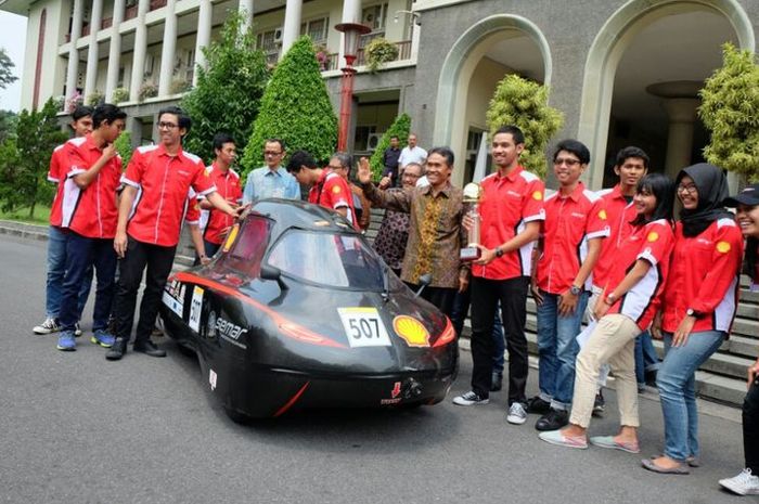 Mobil hemat energi buatan tim Semar UGM 