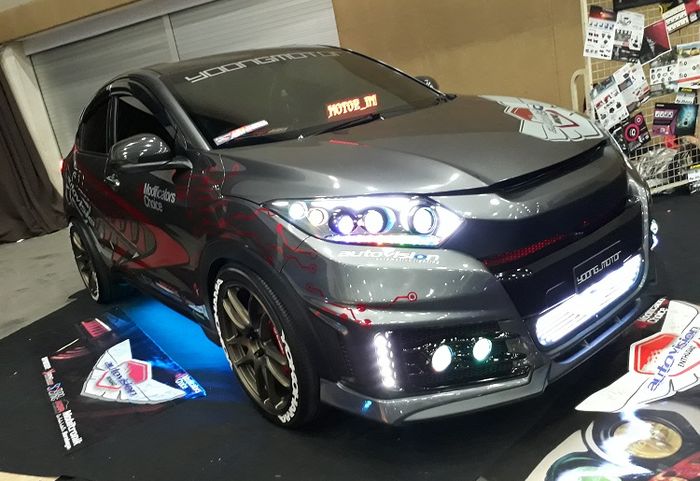 Honda HR-V E 2015.  Lampu Mata Alien Bikin Juara