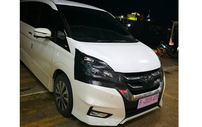 Penampakan depan mobil misterius